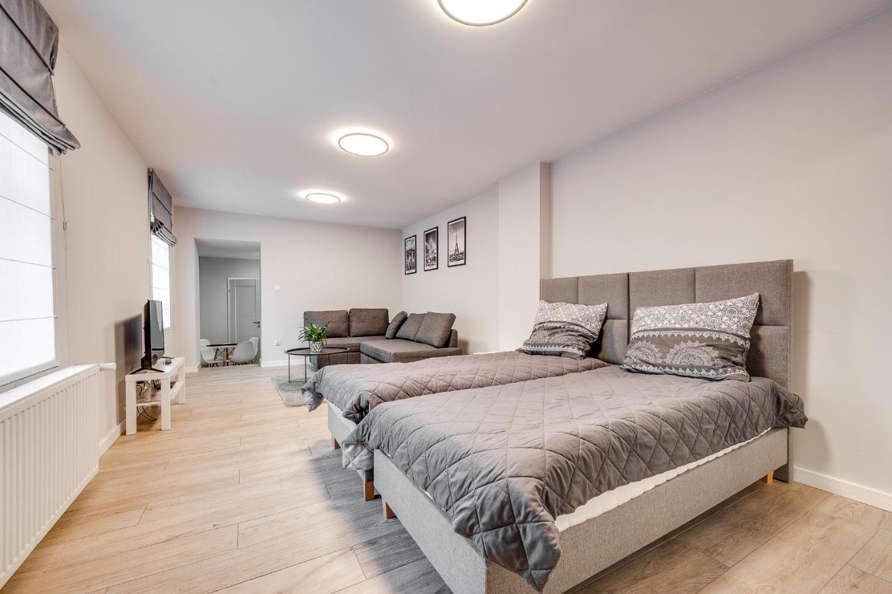 Central Platinum Apartments 19 リブニク エクステリア 写真